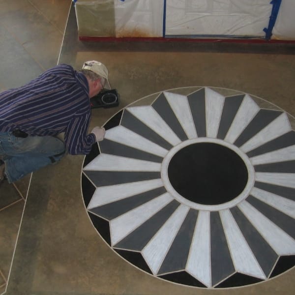 Painting a custom logo in acid staining floor